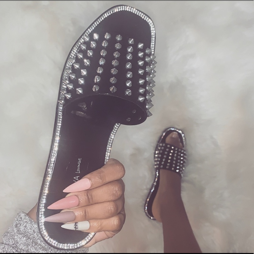 Spiked diamond Slides 😍